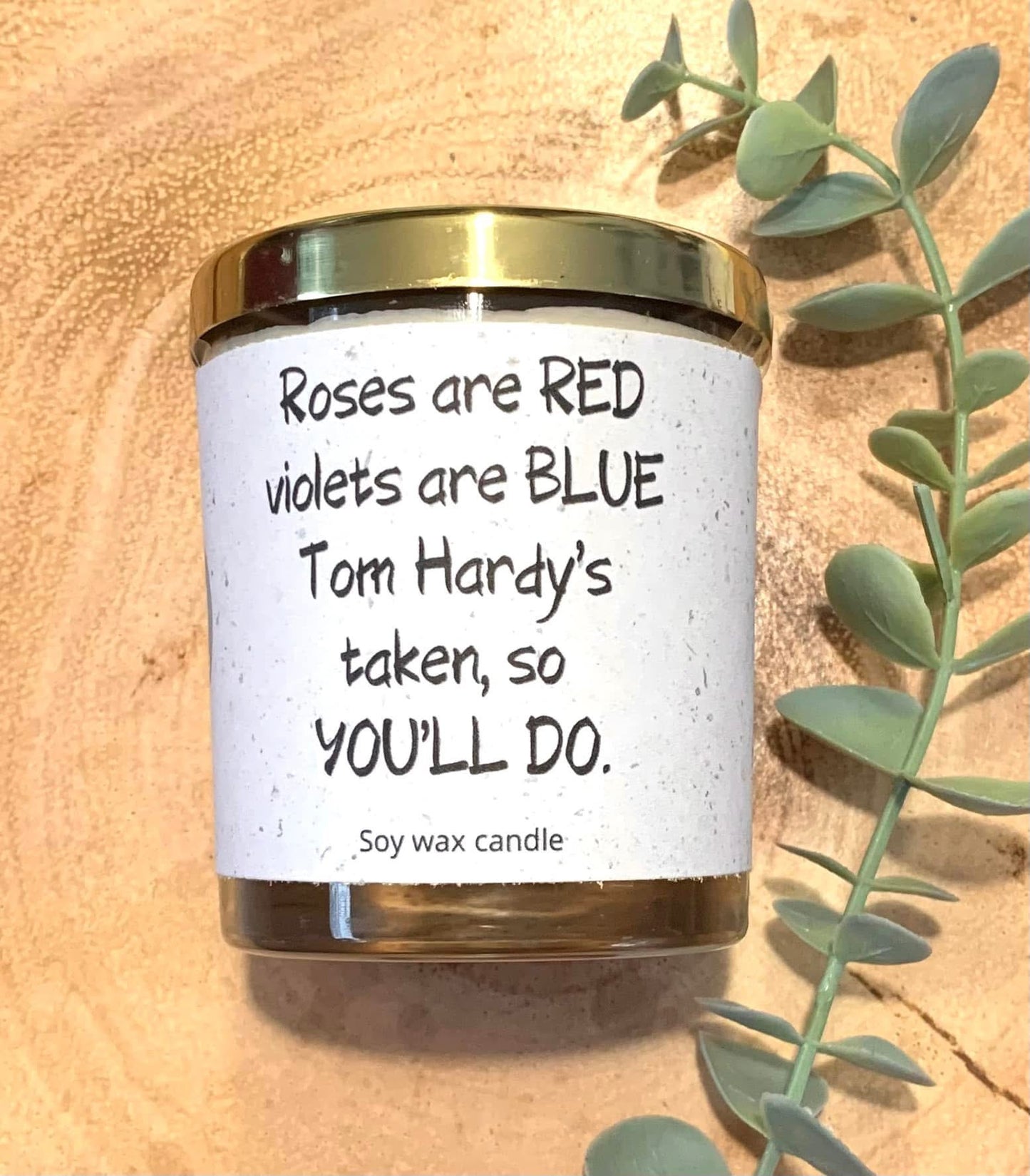 ‘Roses are red’ candle